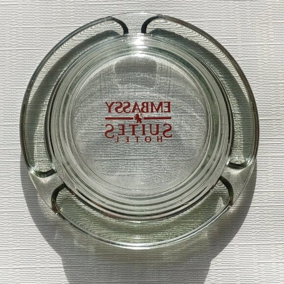 ATTRACTIVE Embassy Suites Hotel Clear Round Ashtray 3 Notch Bubbled Glass - Picture 2 of 3